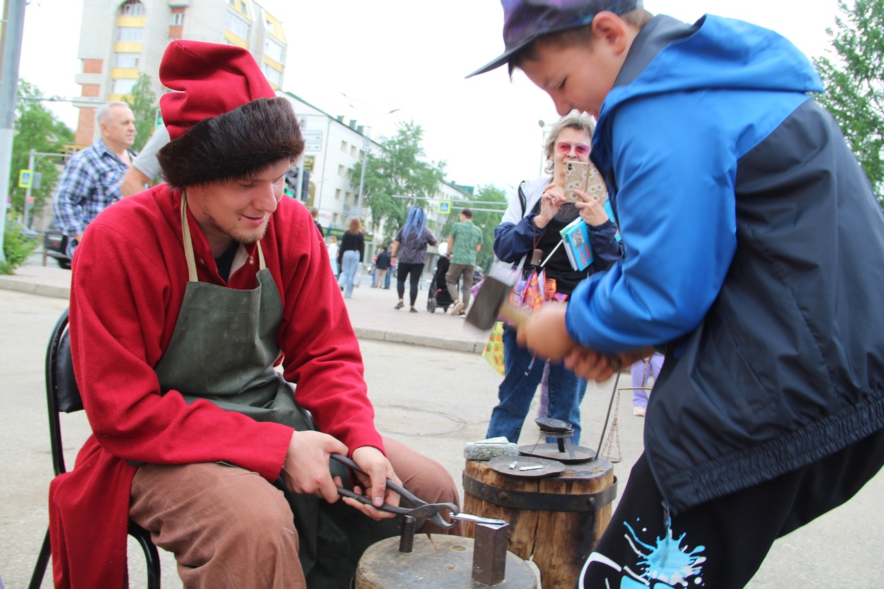 По принципу «два в одном». Сыктывкар отметил День города и День России |  14.06.2024 | Сыктывкар - БезФормата